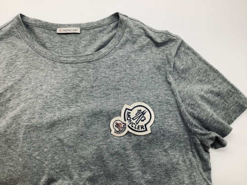トップスのTシャツ