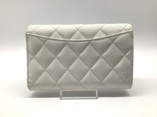 3つ折り財布のCHANEL