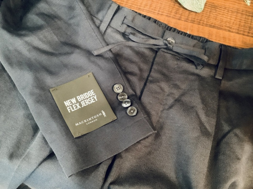 パンツのジャケット