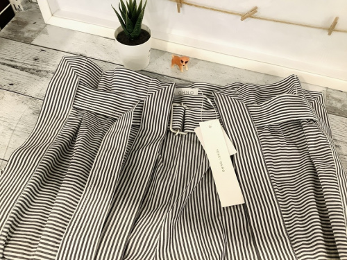 ボトムスのパンツ