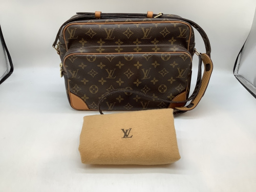 ショルダーバッグのLOUIS VUITTON