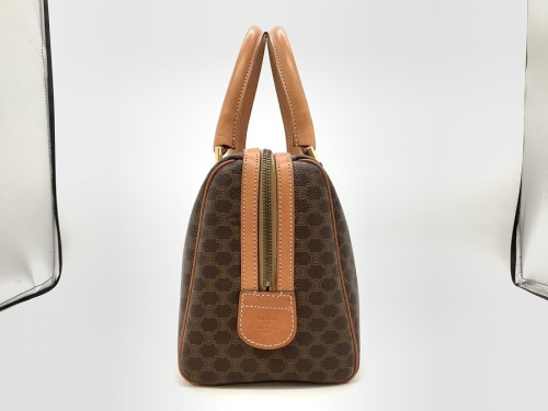 2つ折り財布のCELINE
