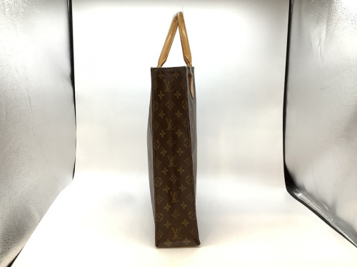 トートバッグのLOUIS VUITTON