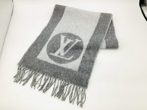 マフラーのLOUIS VUITTON