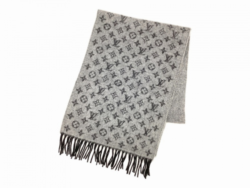 マフラーのLOUIS VUITTON