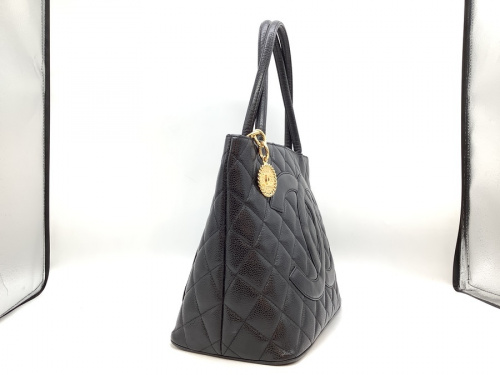 トートバッグのCHANEL