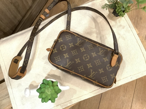 バッグ・財布のバッグ・財布