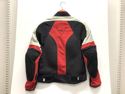 トップスのジャケット