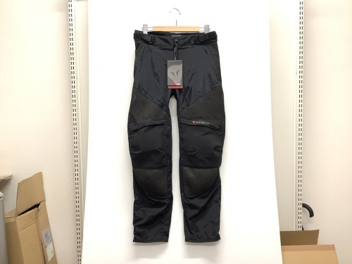 ジャケットのDAINESE