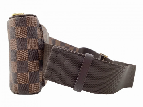 ボディーバッグのLOUIS VUITTON