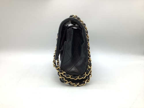 ショルダーバッグのCHANEL