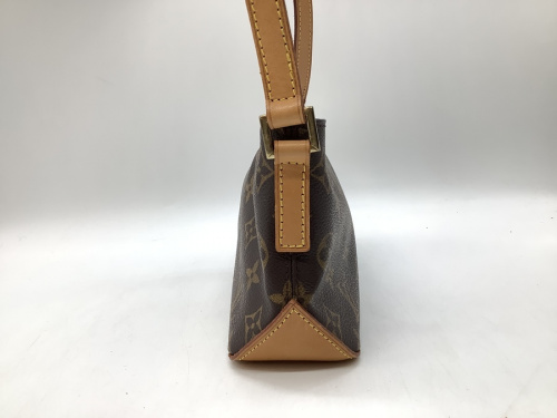 ショルダーポーチのLOUIS VUITTON