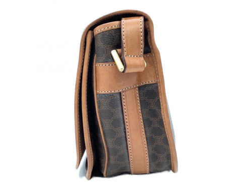 ショルダーバッグのCELINE