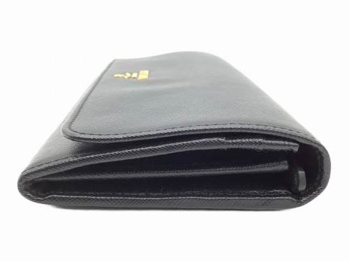 チェーンウォレットのPRADA