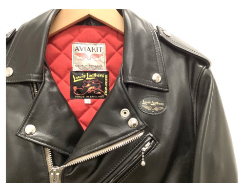 トップスのジャケット