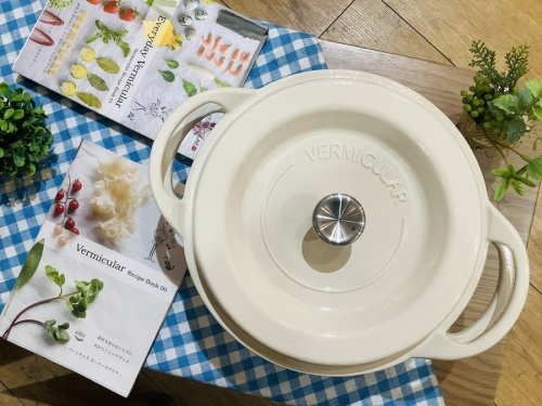 キッチン雑貨の鍋