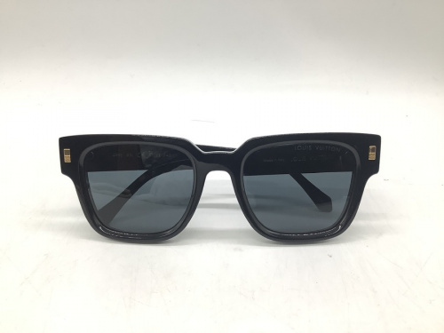 服飾小物のサングラス