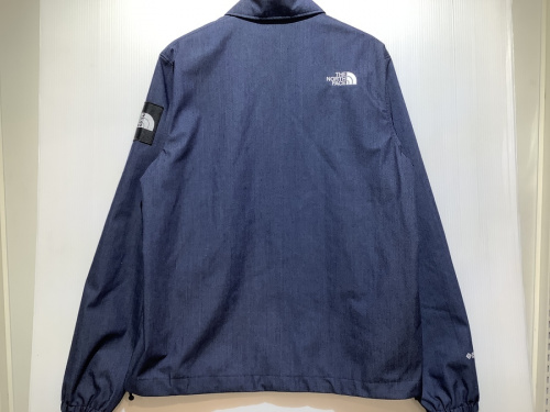 コーチジャケットのTHE NORTH FACE