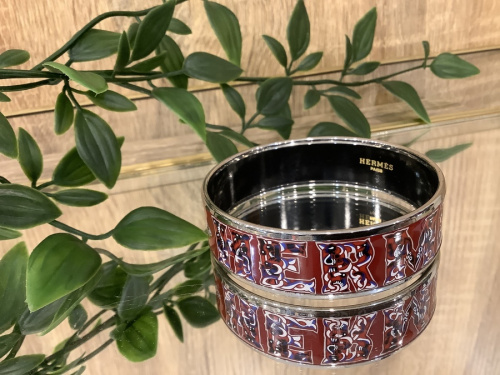 アクセサリーのバングル