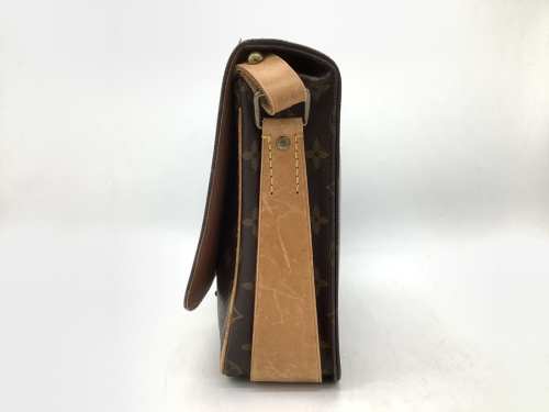ショルダーバッグのLOUIS VUITTON