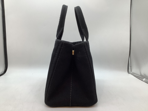 ハンドバッグのPRADA