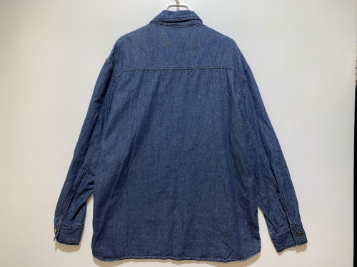 デニムシャツのButter