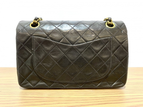 チェーンショルダーバッグのCHANEL