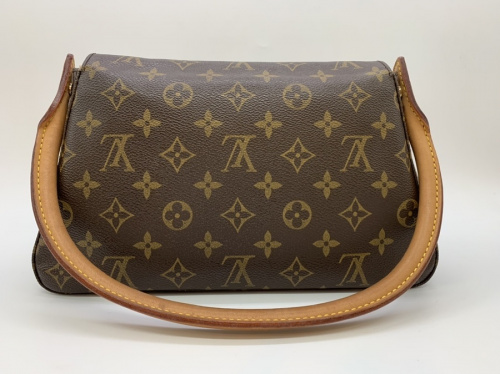 コスメポーチのLOUIS VUITTON