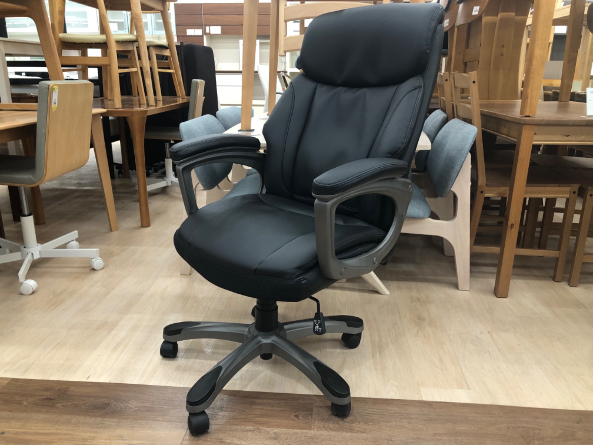 中古家具多数売場展開中！】当店オススメのニトリのオフィスチェアをご 