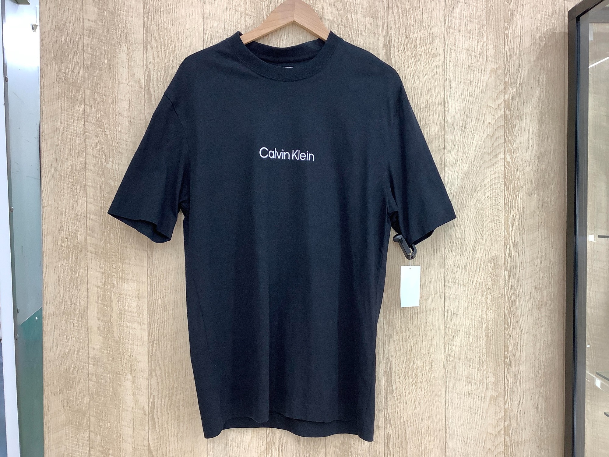 夏服買取強化中】Calvin Klein (カルバンクライン) のロゴプリントTEE