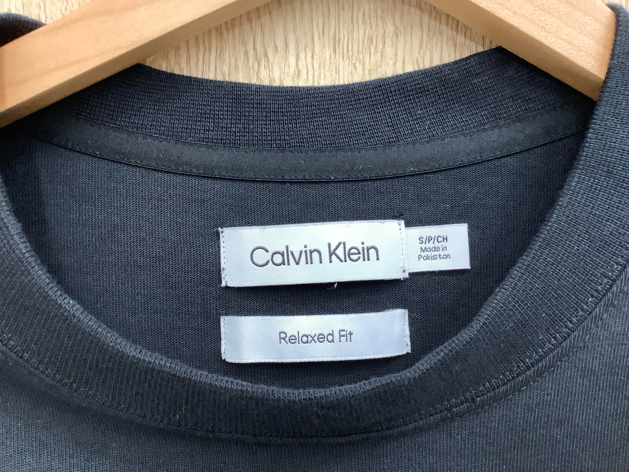 夏服買取強化中】Calvin Klein (カルバンクライン) のロゴプリントTEE