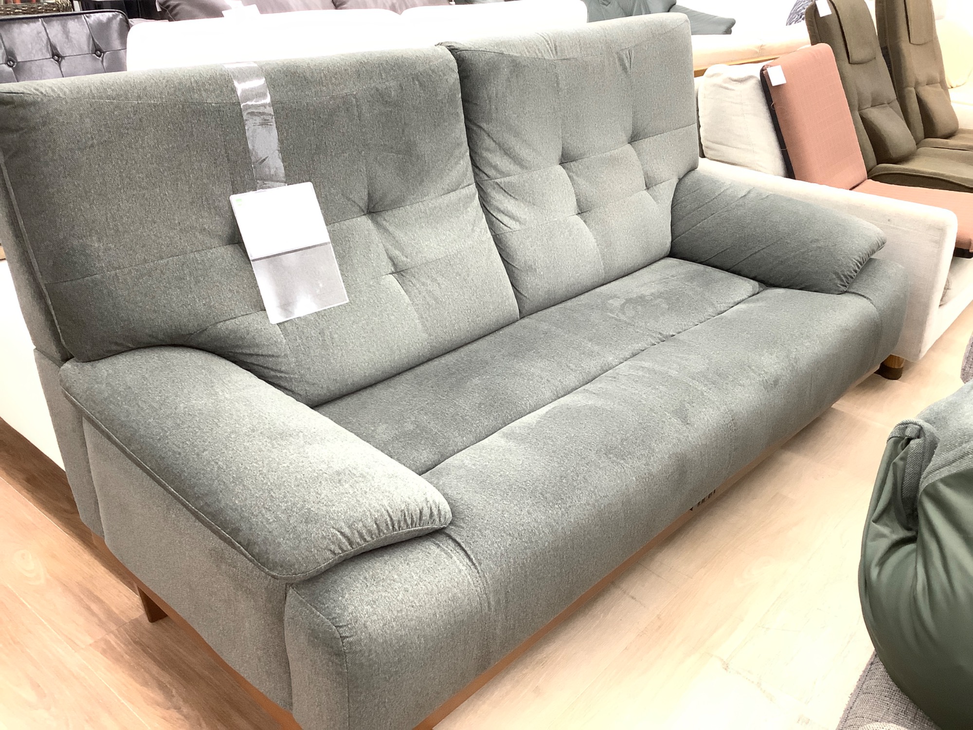 中古家具多数売場展開中！】Sofitの3人掛けソファをご紹介いたします