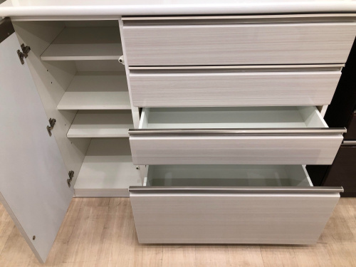 中古家具多数売場展開中】本日はニトリの食器棚をご紹介いたします