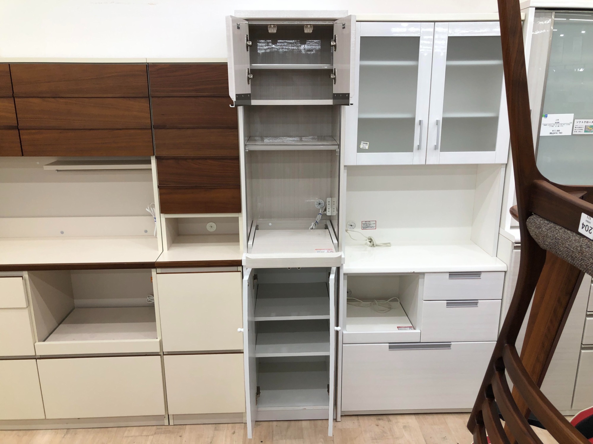 中古家具多数売場展開中】本日はシギヤマ家具のレンジボードをご紹介