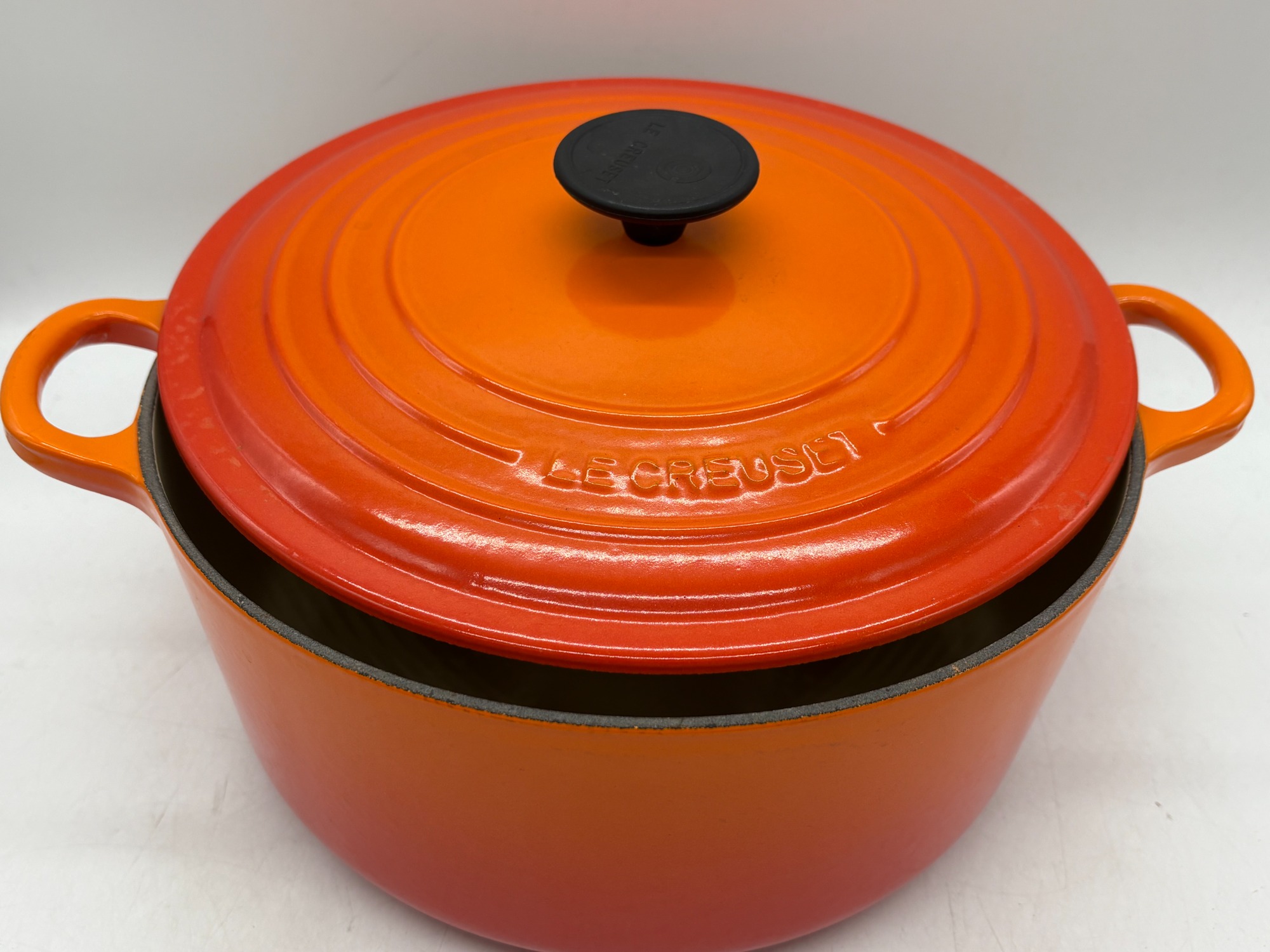 LE CREUSET】両手鍋が入荷しました！店舗には様々な商品をお取り扱いし