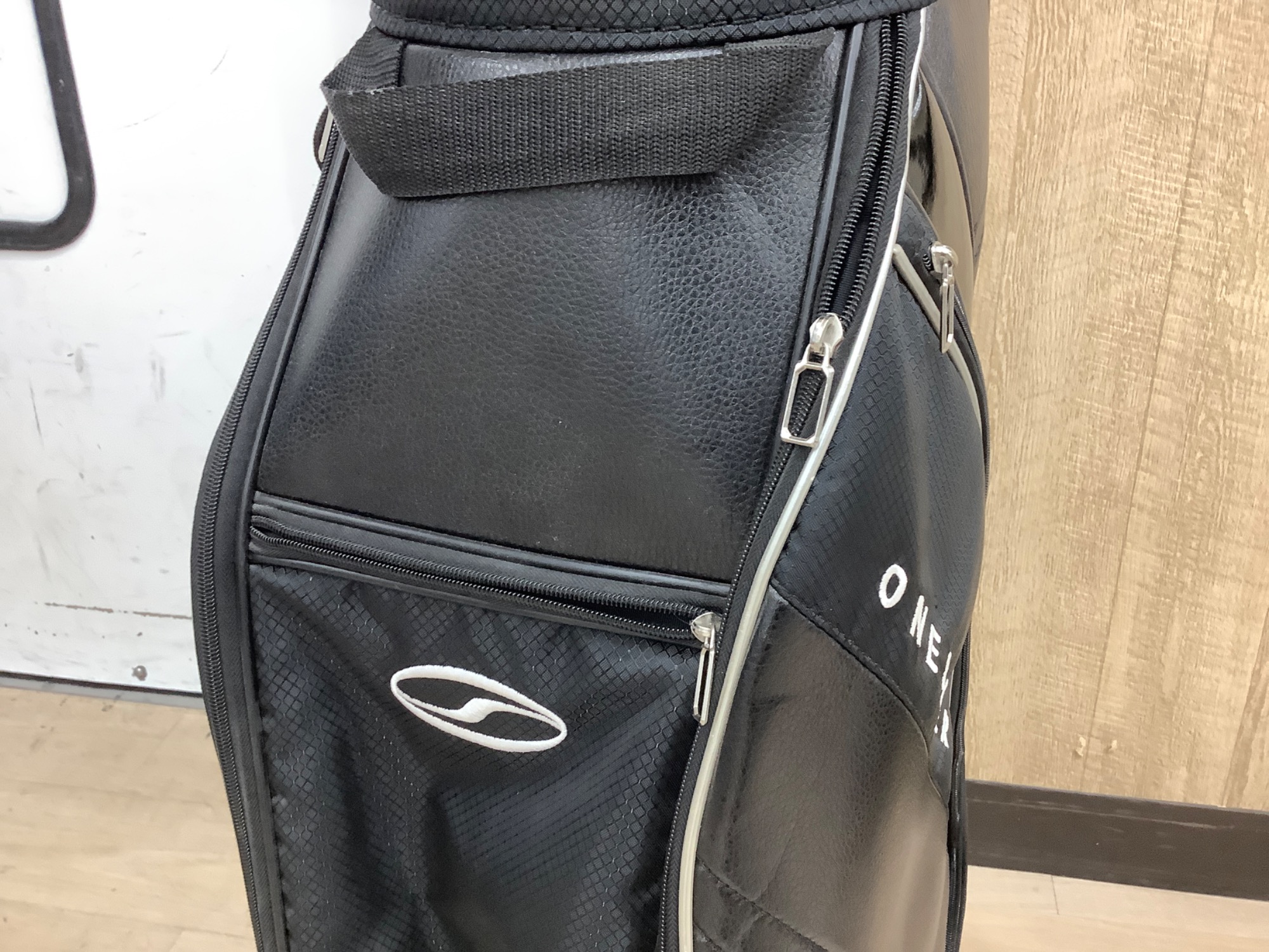 ゴルフ用品買取強化中！】本日はONESIDERのキャディバッグのご紹介です