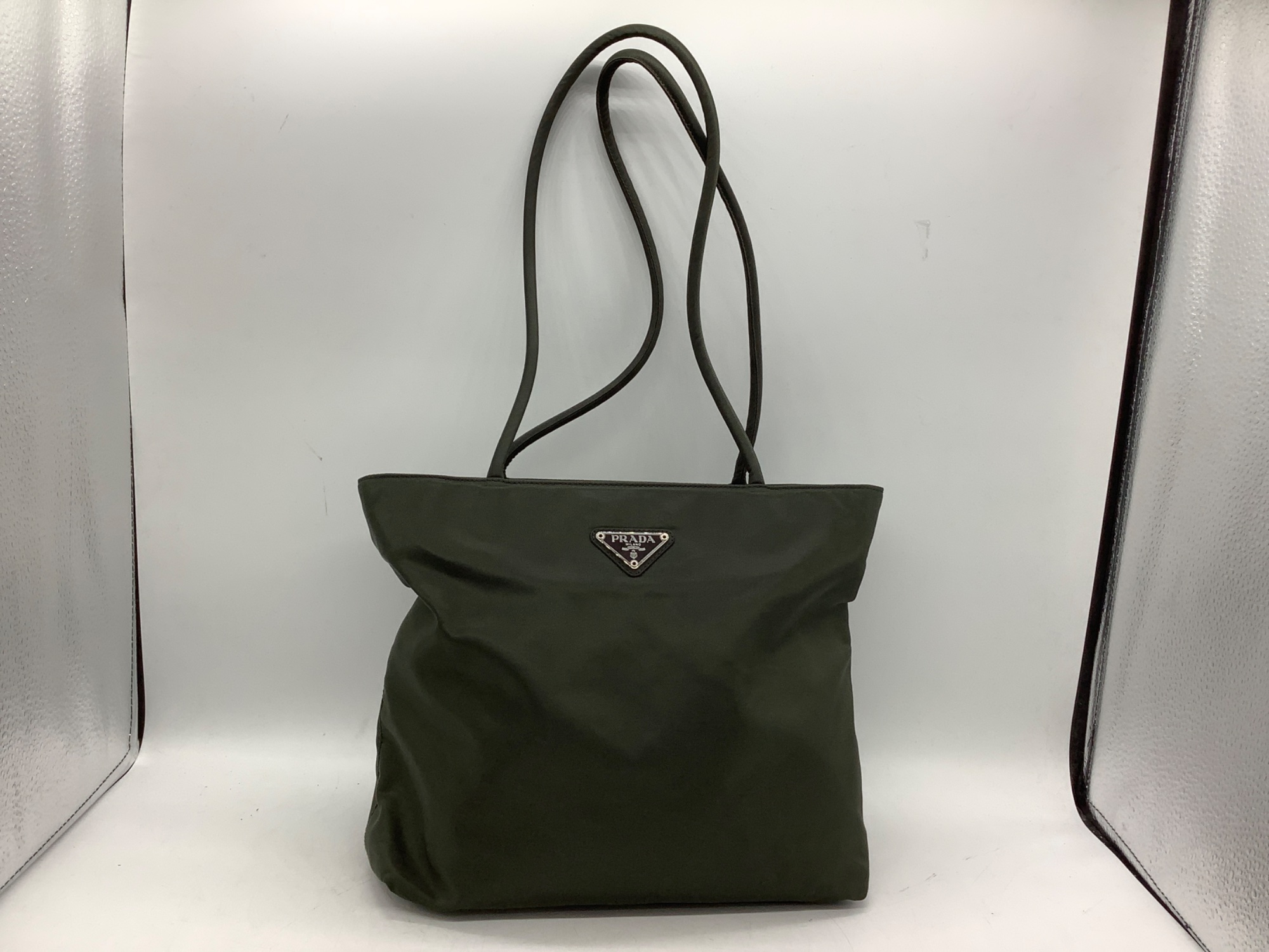 PRADA グリーン トートバッグ(使用感あり) PRADA / プラダ】トートバッグ｜鮮やかなグリーンが映える上品な