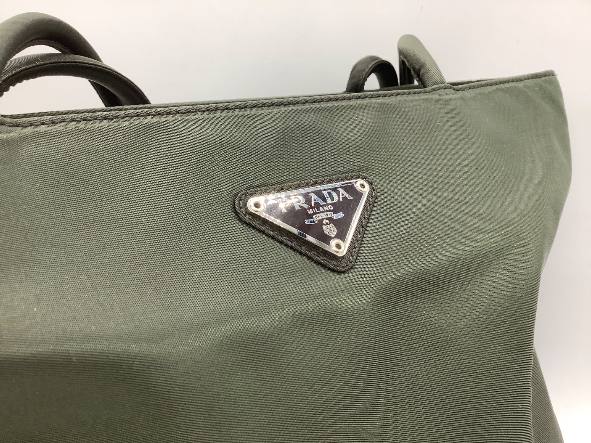 PRADA グリーン トートバッグ(使用感あり) PRADA / プラダ】トートバッグ｜鮮やかなグリーンが映える上品な