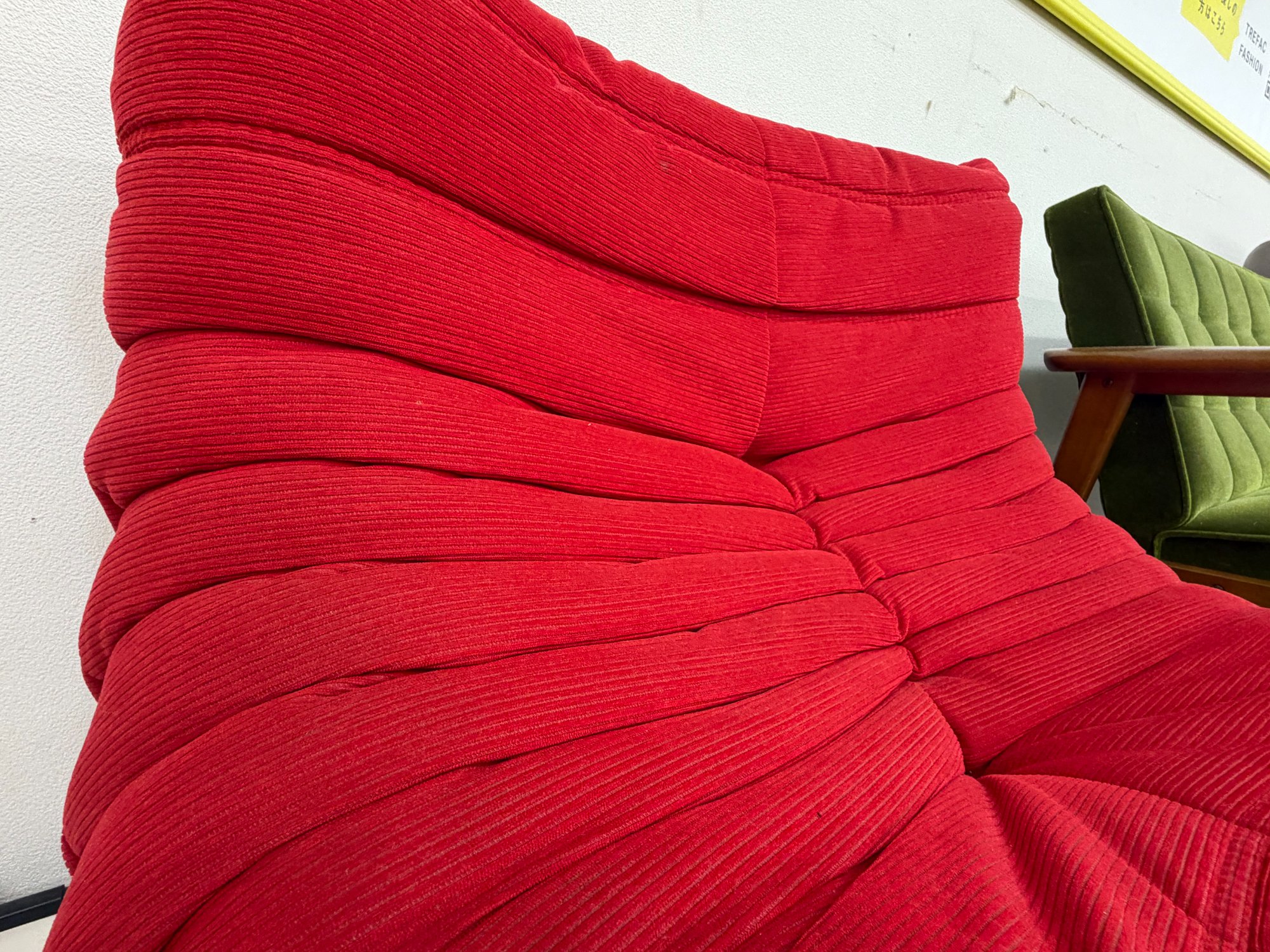 ligne roset / リーンロゼ】1人掛けソファ｜お部屋の主役になる赤の