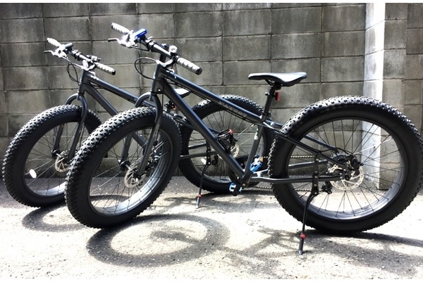 ぶっといタイヤでガンガン進む。オサレなファットバイクが入荷