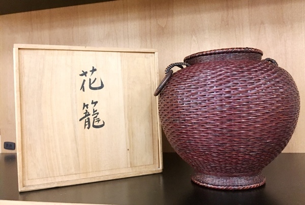 【竹籠】渡辺竹清 竹造細密編竹籠 耳付大花籠 楽天市場】【一点限り】渡辺竹清作 鳳尾竹乱れ編み花籠