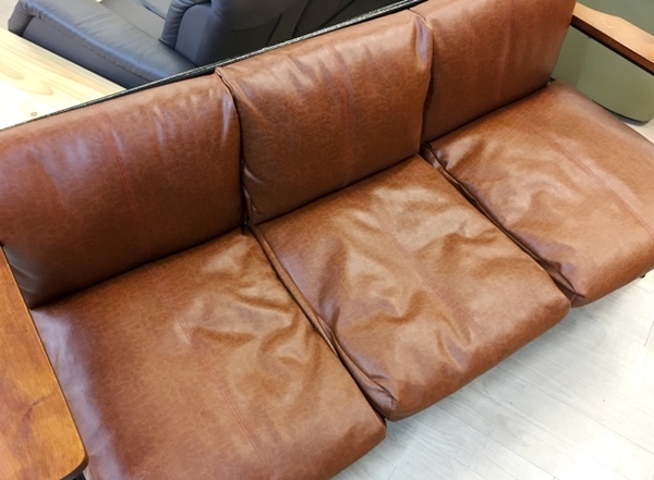 ヴィンテージ感溢れるインダストリアルなソファーが入荷｜2019年12月12