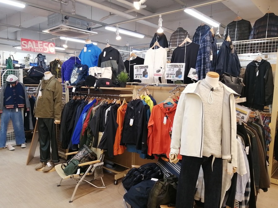 売り切れ必至！ Patagonia(パタゴニア) ハイブリッドマウンテンパーカが買取入荷 Lサイズ