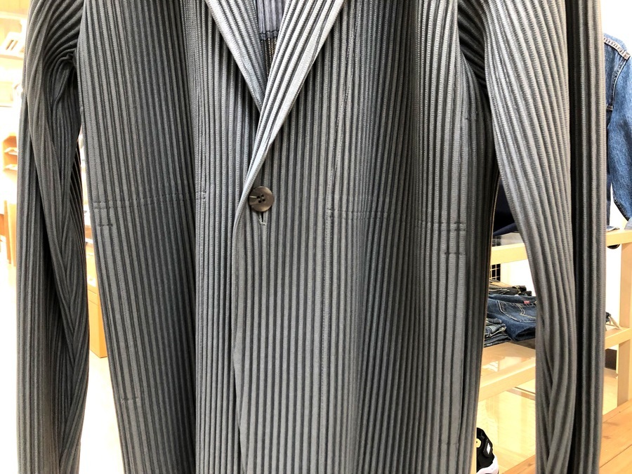 HOMME PLISSE ISSEY MIYAKE (オムプリッセイッセイミヤケ)の プリーツ