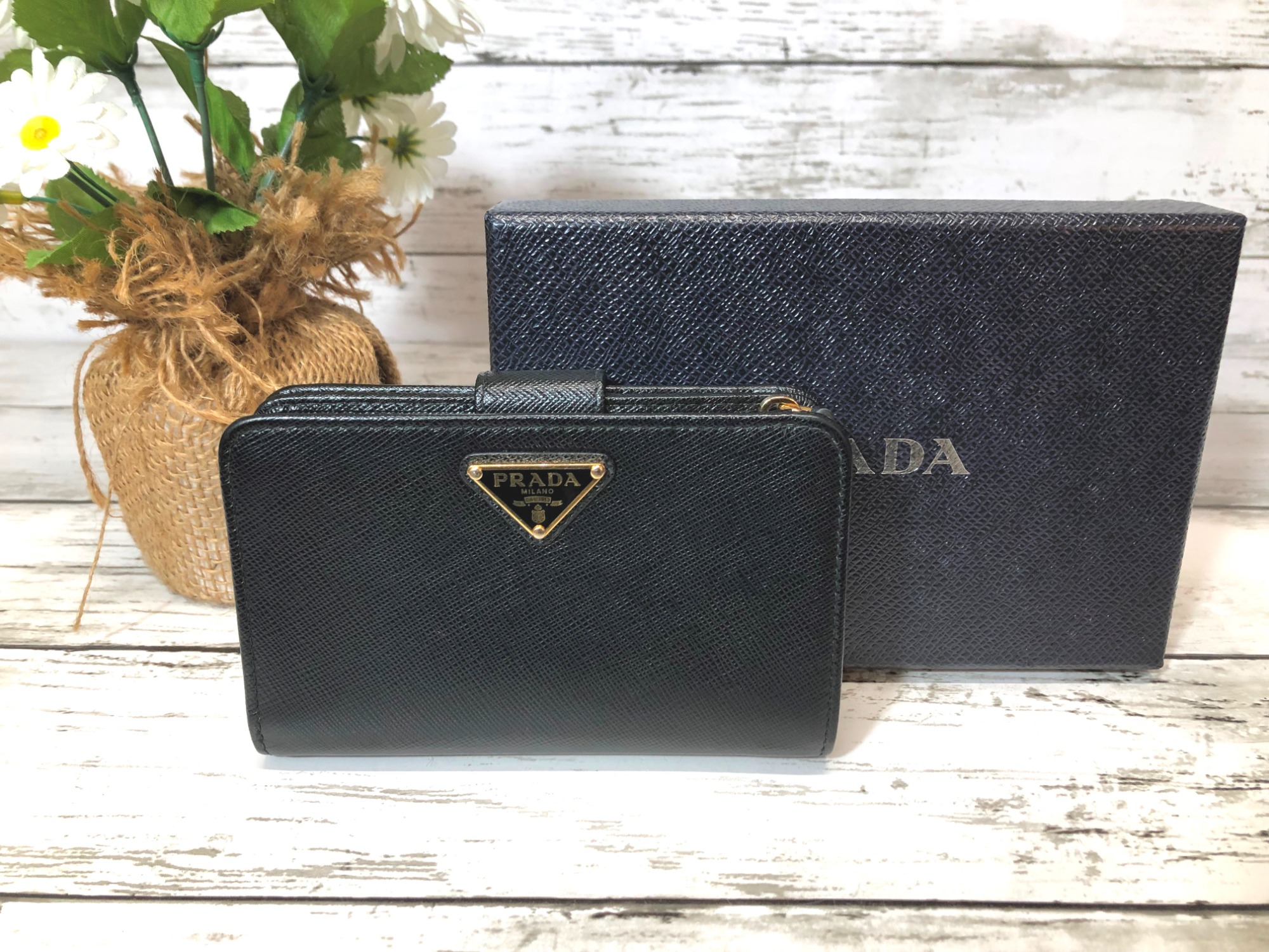 すぐに取りにこれる方  PRADA 財布 国内即発【PRADA】サフィアーノトライアングル ミニ財布 財布 (PRADA