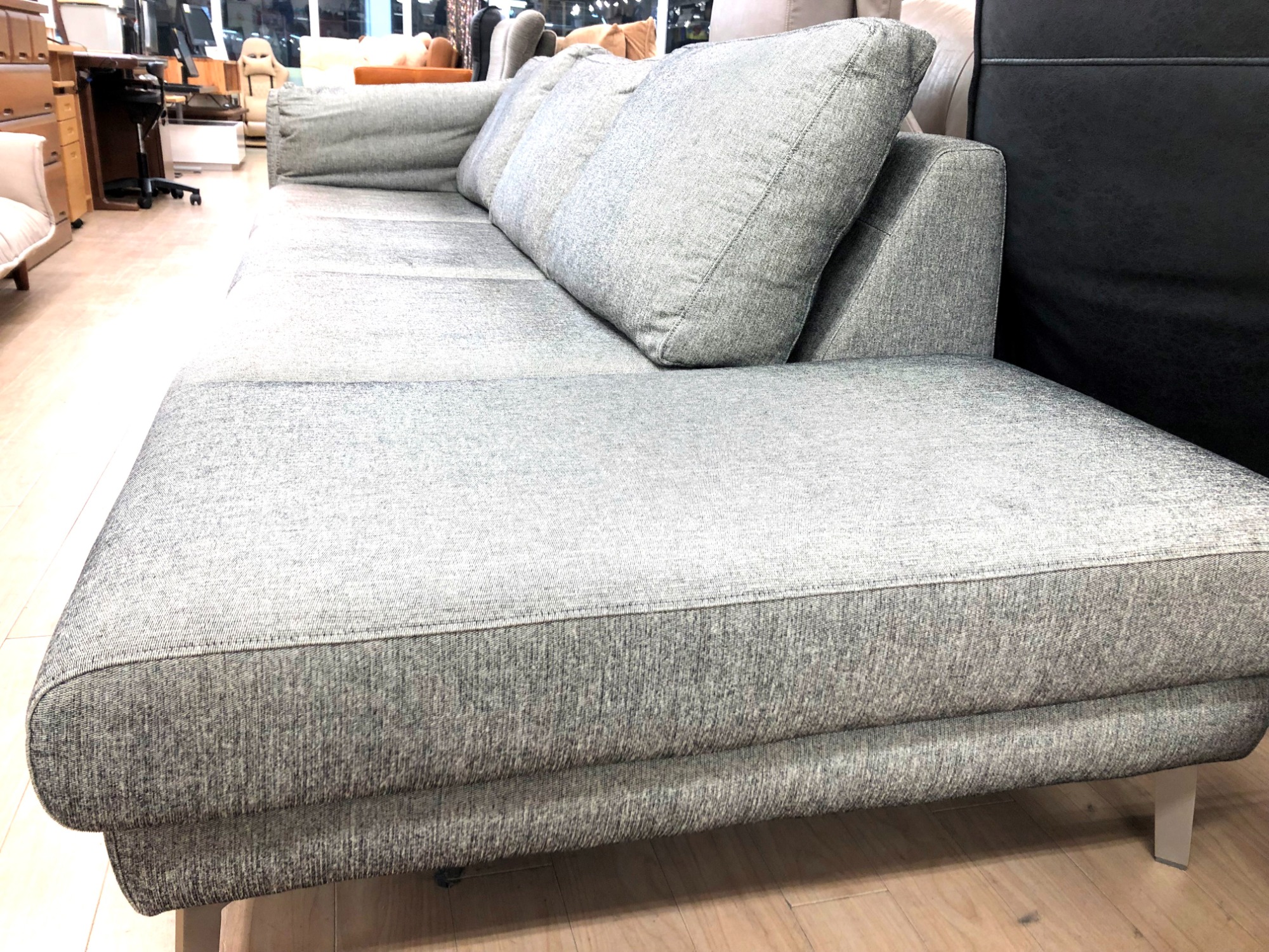 BoConcept｜3人掛けソファ｜中古｜汚れ・壊れあり（脚）｜ライトグレー BoConcept(ボーコンセプト) Fargo 3人掛けソファーが買取入荷致しまし