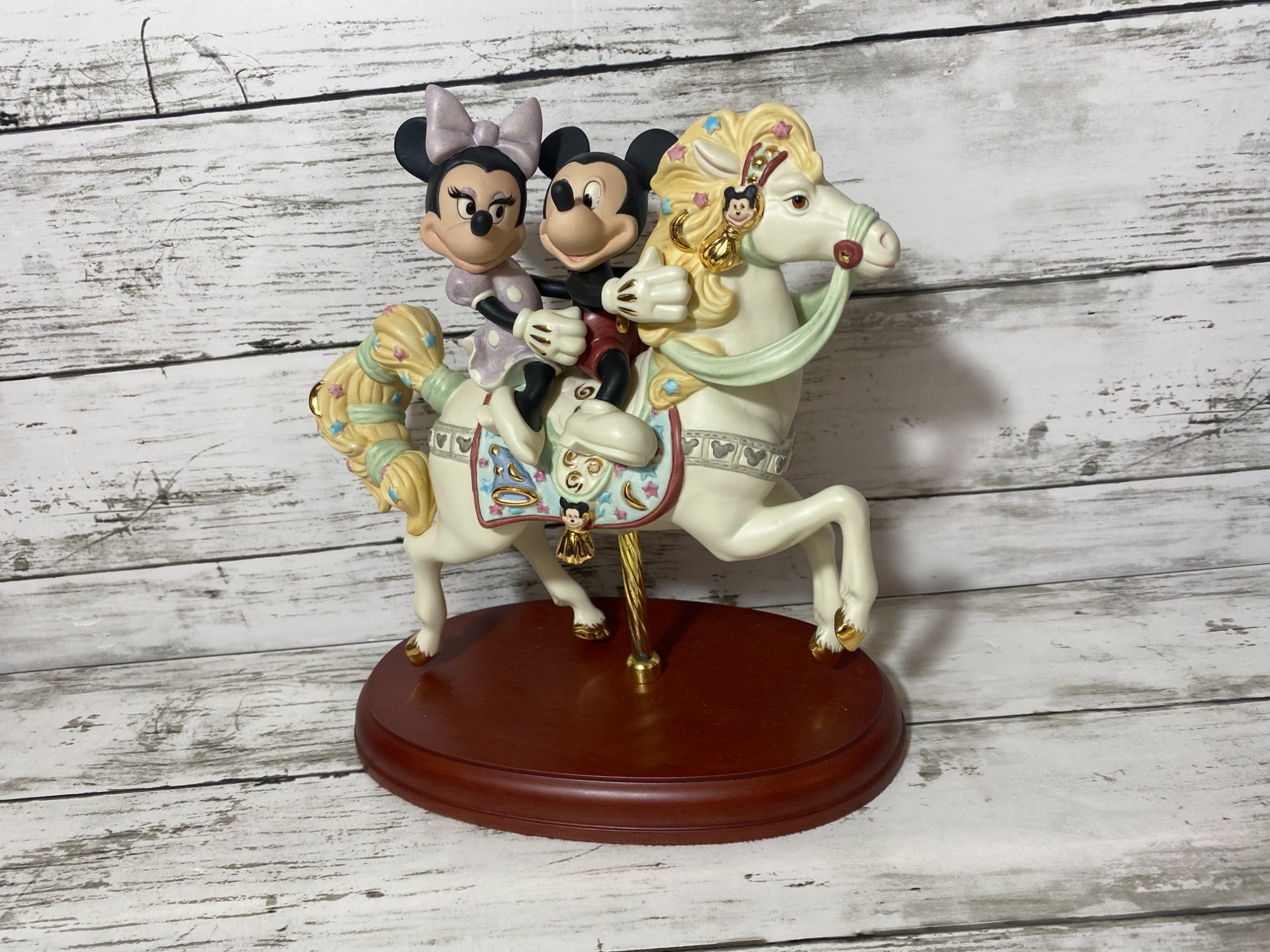 2500体限定品！】LENOX（レノックス）の『MICKEY'S CAROUSEL ROMANCE