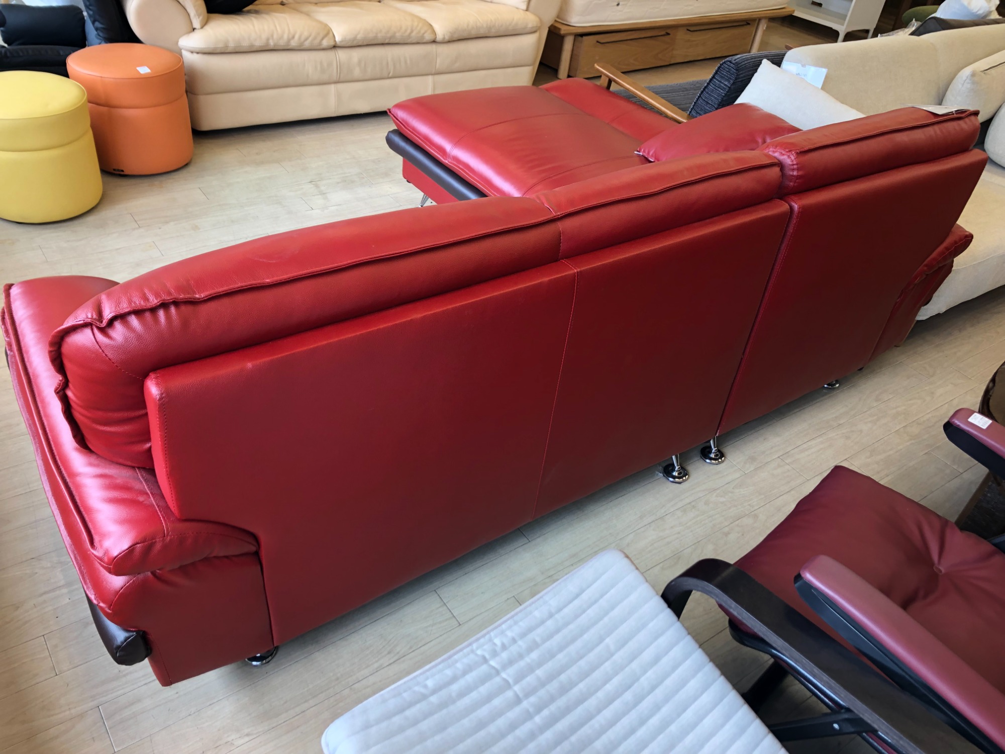 【トレファク名古屋徳重】リップ型1人掛けソファー レッドのご紹介！ 中古家具を買うならトレファク！おすすめの家具をご紹介！｜2023年07月