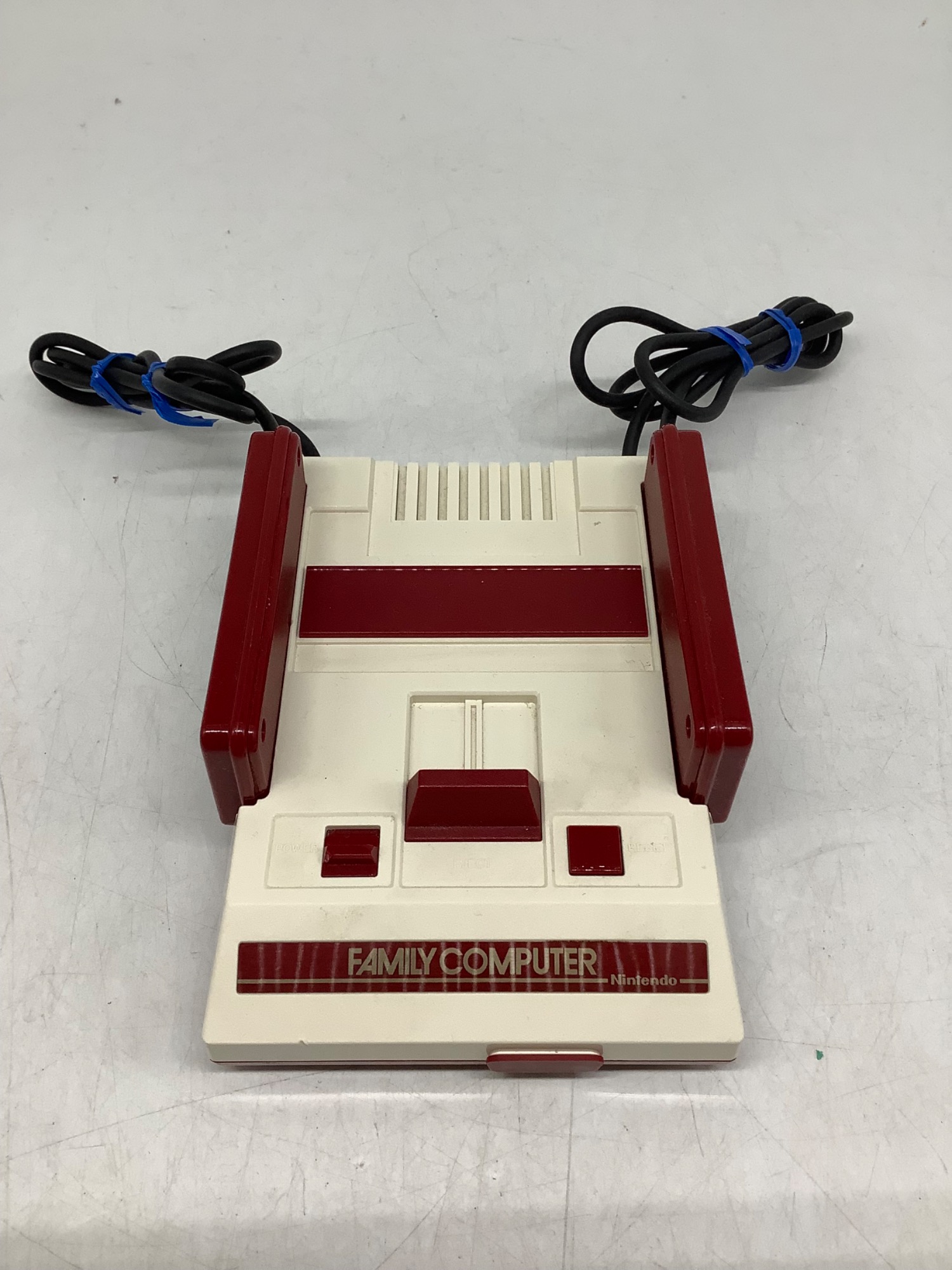 ニンテンドークラシックミニファミリーコンピュータを入荷いたし