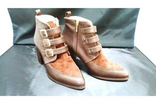 シューズのブーツ